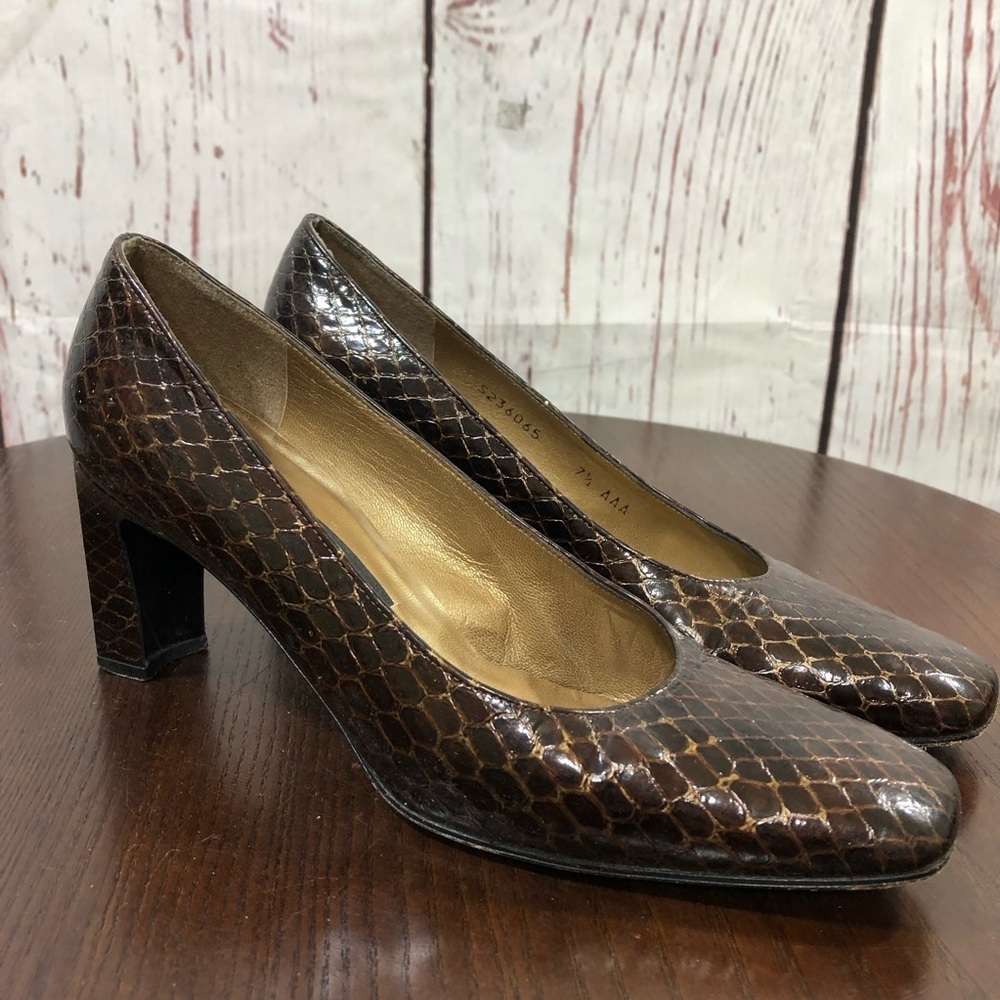 STUART WEITZMAN Vintage Classic Brown Snake-Skin  Women’s Pump 7.5 Aaa (narrow)